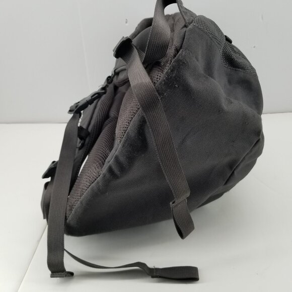 North Face Jester 28 Liter Black Green School Hiking 18 Inch Backpack - Picture 9 of 16